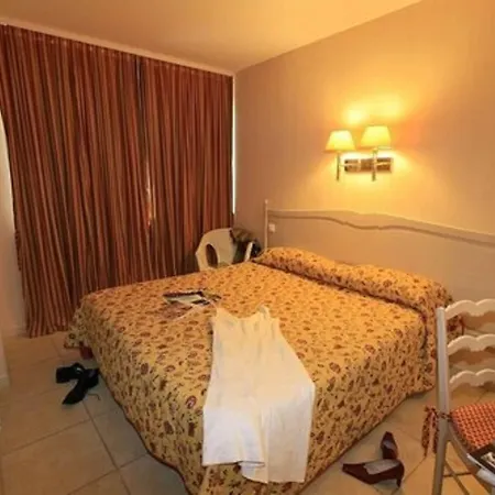 ホテル Logis Nimotel Cosy ニーム