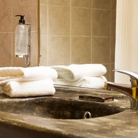 Logis Nimotel Cosy 3* Nimes