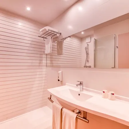 ホテル Logis Nimotel Cosy ニーム