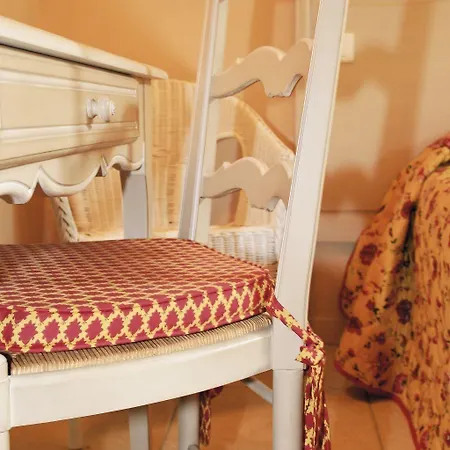 Logis Nimotel Cosy 호텔 님