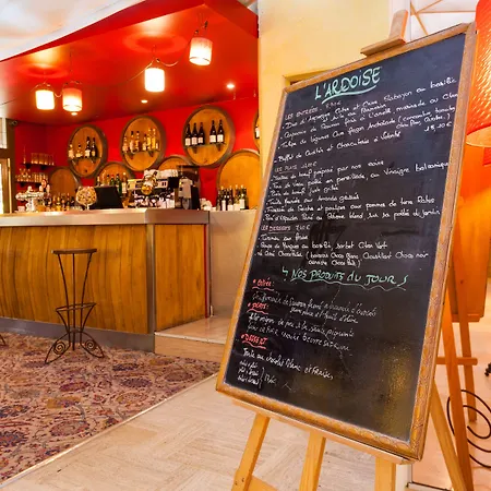 Logis Nimotel Cosy 호텔 님