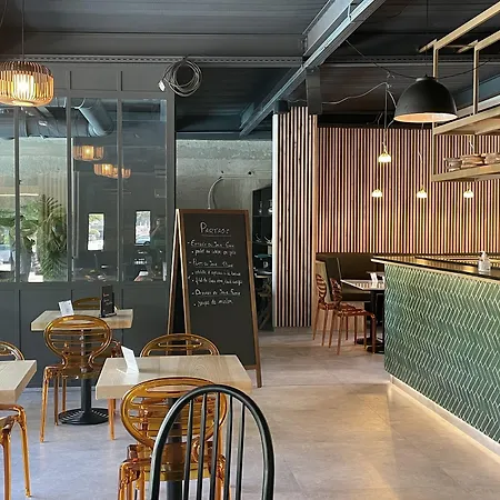 Logis Nimotel 호텔
