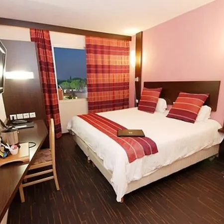 호텔 Logis Nimotel 3*